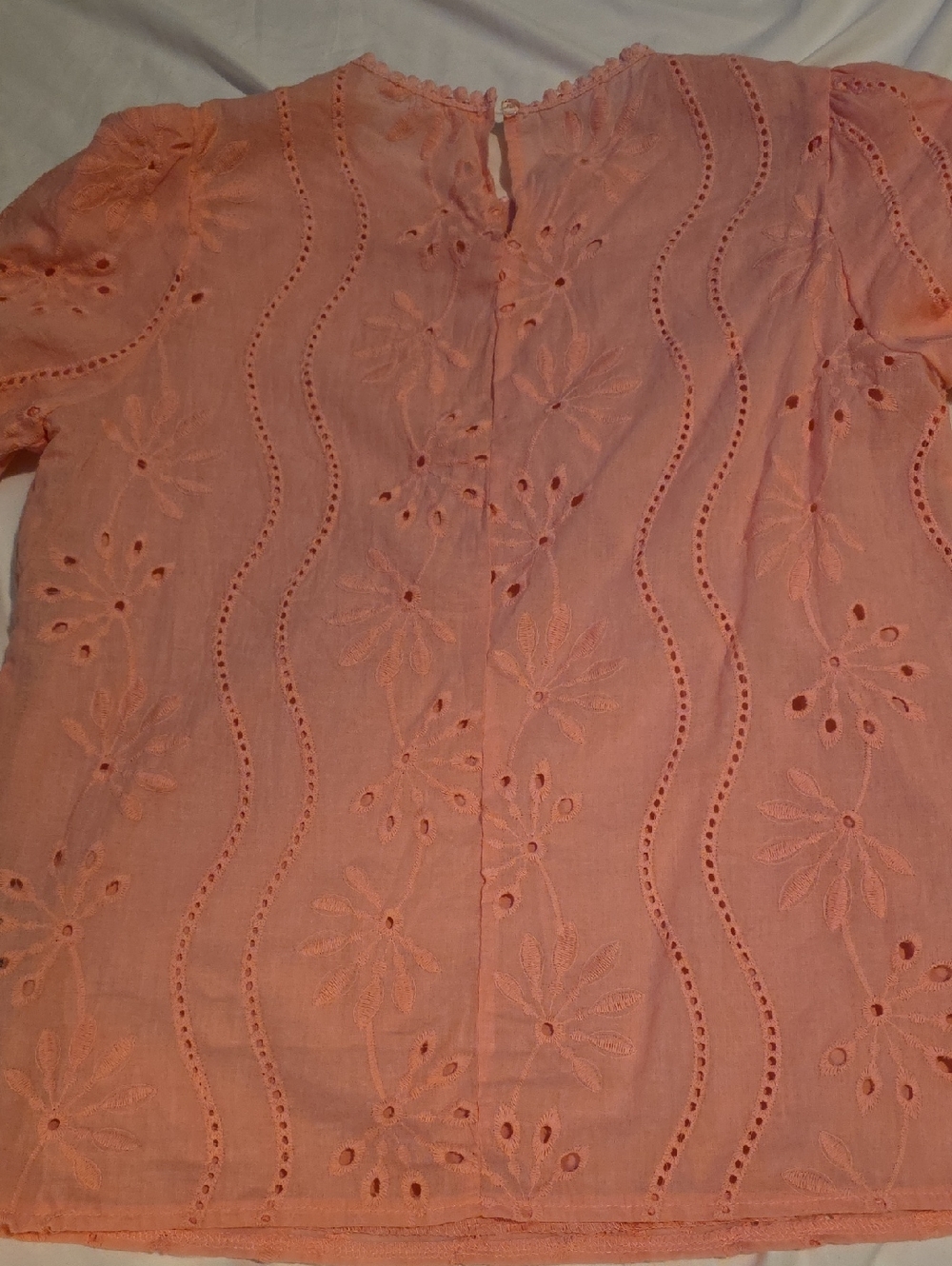 ❣️5 For $20❣️ SHEIN Baby Pink Eyelet Puff Sleeve Top - Picture 6 of 7